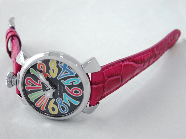 ガガミラノ マニュアーレ　40mm　クォーツ 5020.2 チェリー革