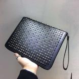 TOPセラー賞受賞┃クリスチャンルブタンスーパーコピー┃Spiked leather iPad case