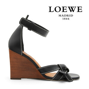 ロエベ サンダル 偽物 ロエベ GATE TOPSTITCHED LEATHER WEDGE SANDALS