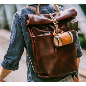 Loyal Stricklin バッグ 大人の冒険心を煽る革アイテム「Loyal Stricklin – Ruck Sack」