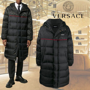 ヴェルサーチェ ダウンジャケット 偽物【21AW】★Versace★グレカプリント パデッドコート（ブラック）