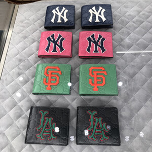 グッチ NY 財布 偽物 Yankees グッチ ニューヨークヤンキース メジャーリーグ コラボ メンズ スリム 2つ折り財布 547787 DMTHN 3776