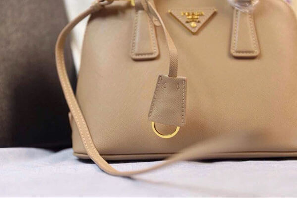 Prada（プラダスーパーコピー）SAC MINIATURE EN CUIR SAFFIANO 2014AW　新色 BL0851_NZV_F0006