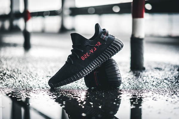 2018春夏新作 Adidas アディダスコピー x Kanye West 入手困難!! YEEZY BOOST 350 V2 Bred BB6372