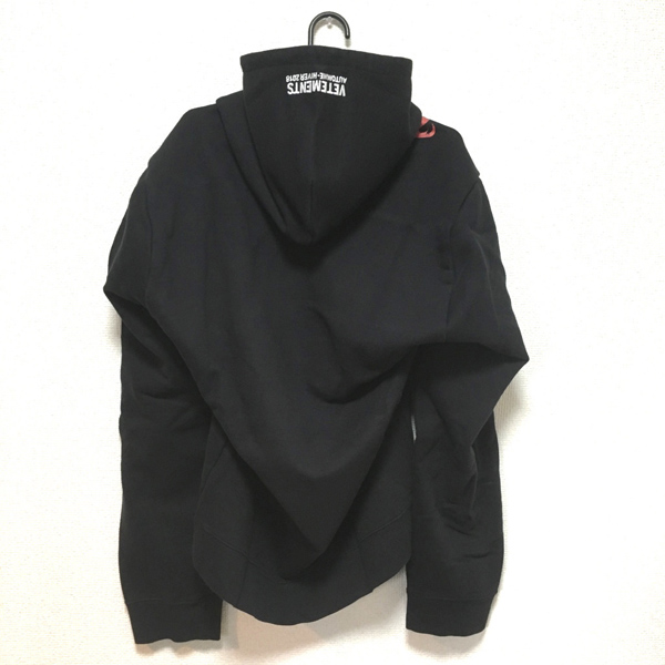 ヴェトモンスーパーコピー VETEMENTS Goth skull フーディー/パーカー ヴェトモン スカルプリント ウォシュ加工フーディー