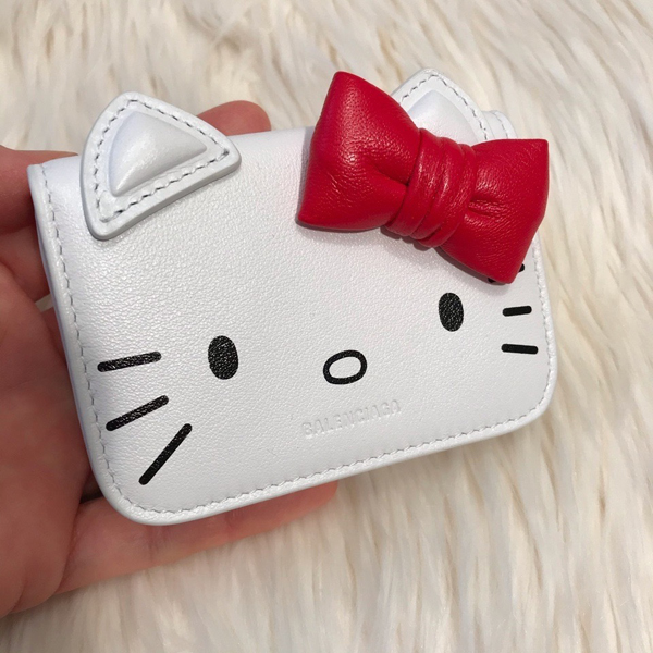 2020春夏コレクション【新作】バレンシアガ×HELLO KITTY バレンシアガコピー財布 ハローキティモチーフ ミニウォレット【限定品】6190171CBQ35616