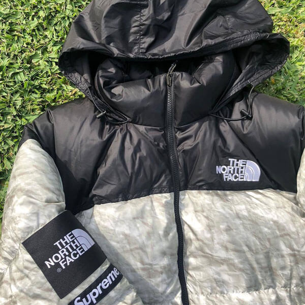 シュプリーム 偽物 シュプリーム The North Face Paper Print Nuptse Jacket