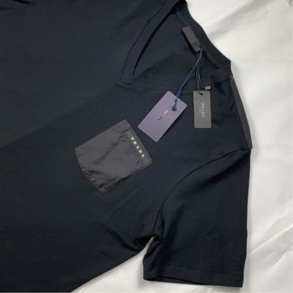 プラダ Tシャツ コピー PRADA■プラダ■ナイロンポケットブラックバッジTシャツ SJN251_COTONE_STRETCH_NERO