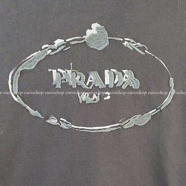 プラダ Tシャツ コピー ★PRADA★刺しゅうロゴ Tシャツ 2カラー♪UJN555