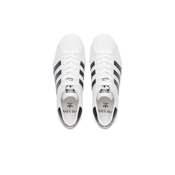 アディダス イージーブースト 偽物 ADIDAS×PRADA コラボ SUPERSTAR 限定レザースニーカー 全3色