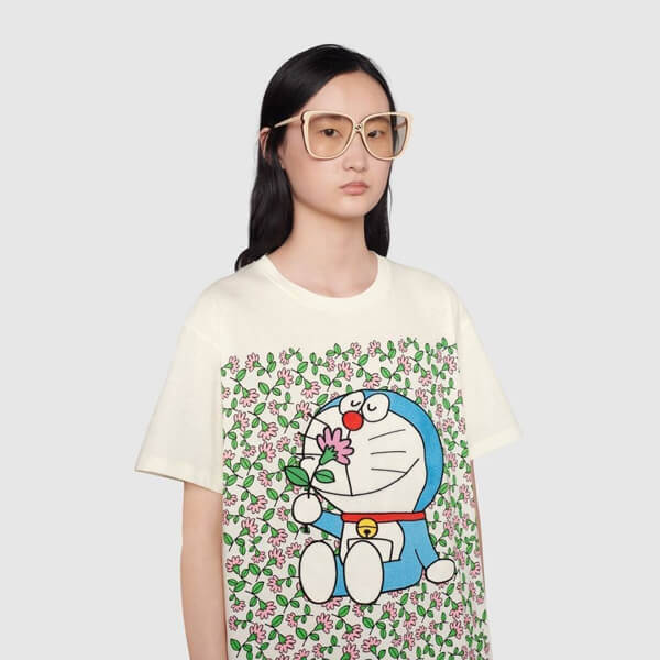 グッチ ドラえもん コピー DORAEMON グッチ◆ドラえもん コラボ コットン Tシャツ お花畑柄♪ 615044XJDIF 9095