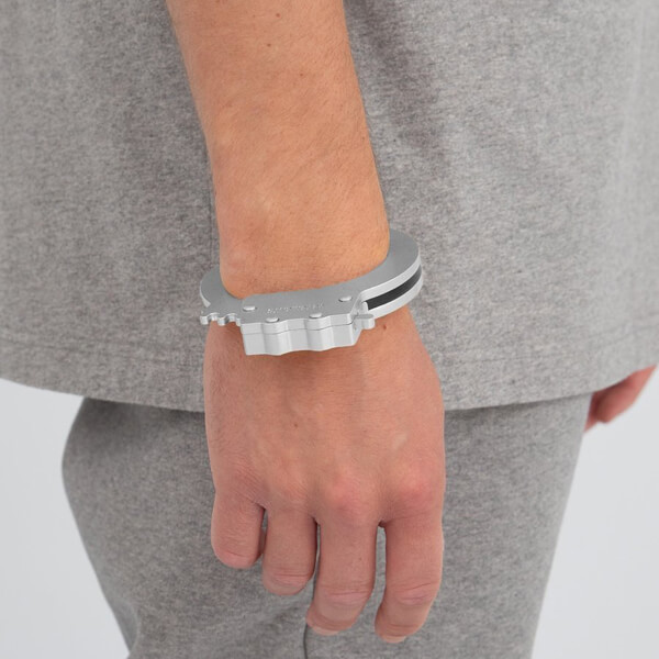 ヴェトモン コピー ブレスレット 関税・送料込 VETEMENTS Sliver-tone handcuff ブレスレット