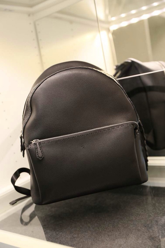 2015SS フェンディ(フェンディスーパーコピー バッグ)クロコダイル模様 バックパック FE159