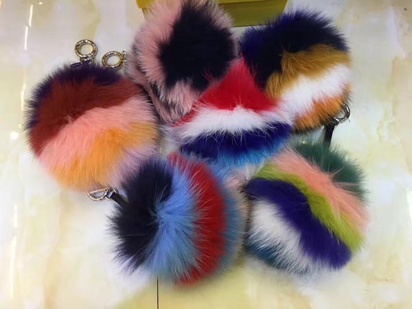 17-18AW フェンディスーパーコピー 絶対欲しい*POMPOM CHARM*ポンポン バッグチャーム